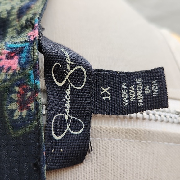 Gorgeous Dark Femme Floral Jessica Simpson Blouse, Sz 1X - Picture 5 of 6